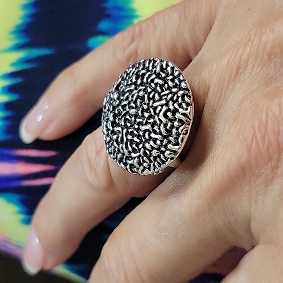 PEBBLE TEXTURE STATEMENT RING - Picture 7 of 7